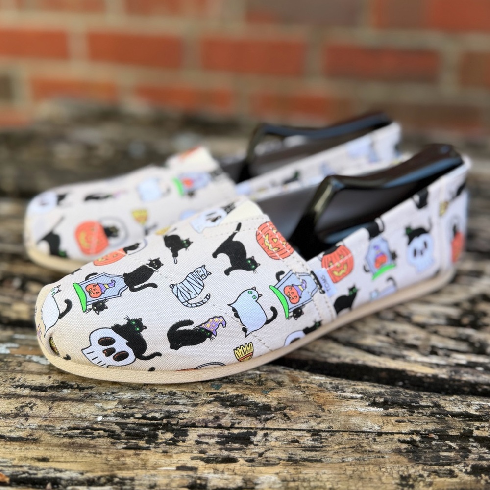 NWOB TOMS "Halloween Cats" Belmont Sz 6.5 Slip On Flats Festive Holiday Shoe F1 - Picture 11 of 14
